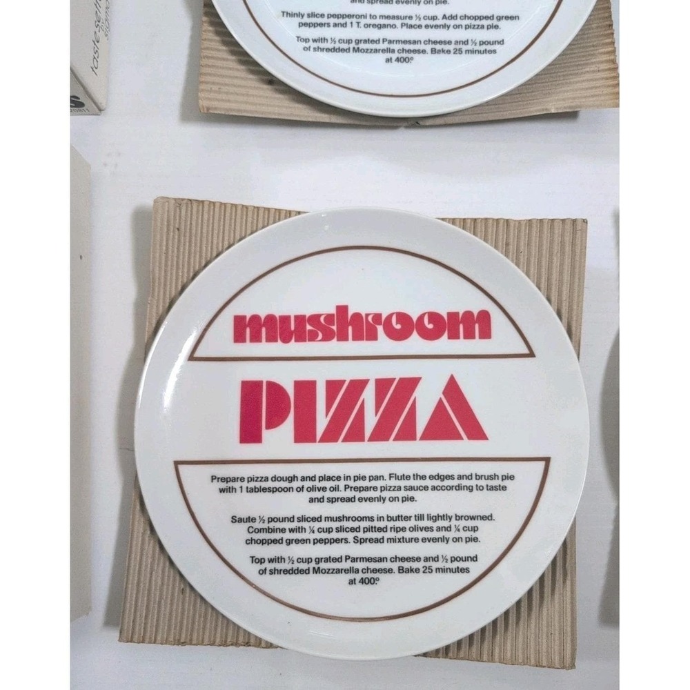 Vintage 1970's TasteSetter Sigma 4 Pizza Plates Gourmet Recipe Japan New In Box - Picture 3 of 4